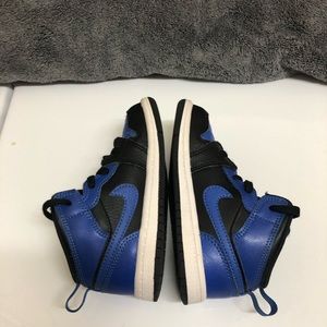 9c retro 1 blue, black and white